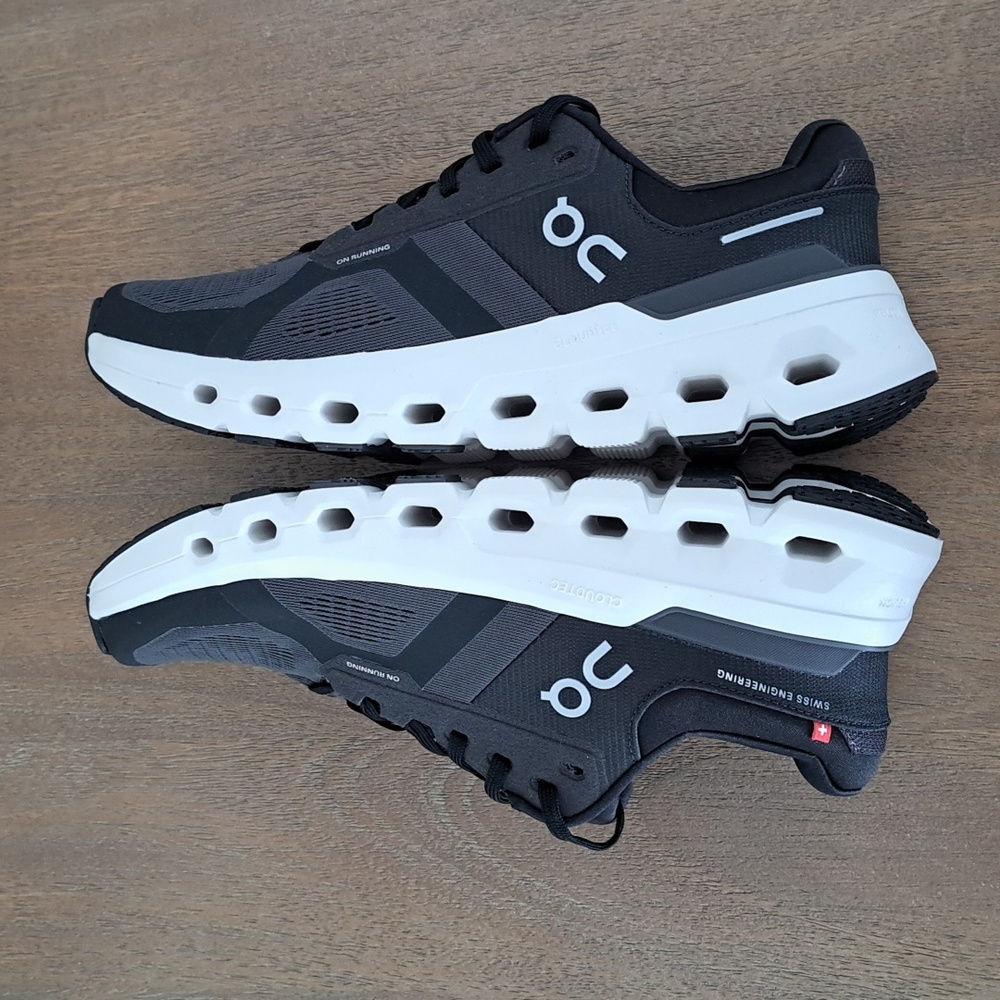 On Cloudrunner 2 - Color: Eclipse / Black - Size: Women 9.5 - Picture 7 of 9